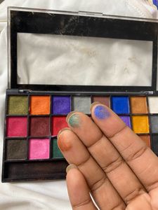 Multicoloured Eye Shadow Palette