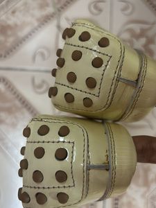 TOD’s LOAFERS.