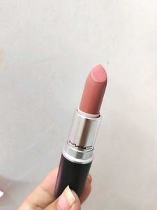 Mac Satin Lipstick In Shade Spirit