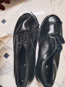 UNUSED SCHOOL SHOE FOR BOYS