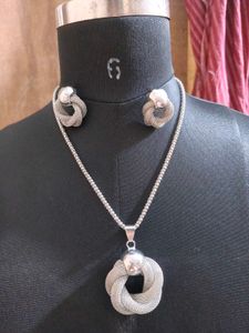 Vintage Silver Tone Necklace &amp; Earrings Set