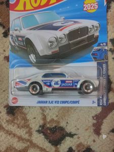 Hot Wheels single piece car