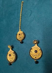 Elegant Gold-Toned Tikka &amp; Earring Set