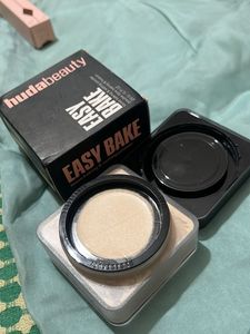 Huda Beauty Easy Bake Powder
