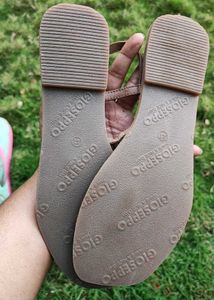 Gioseppo Sandals With Stones. Size 41