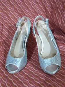 SILVER GLITTER HEELS