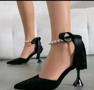 Black High Heel ⬛👠