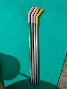 Set Of 4 Stainless Steel Straws With Sillicon Tip