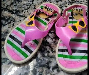 PP Karne Wali Bacche Ki Chappal 😘😘😘