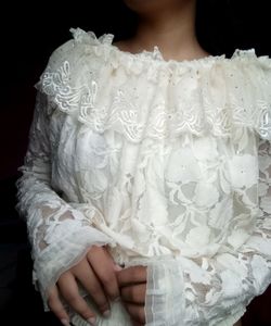 Off White Cute Korean Top