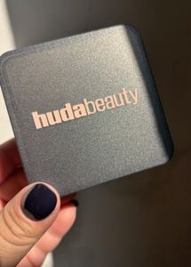 Huda beauty Easy Bake Loose Setting Powder
