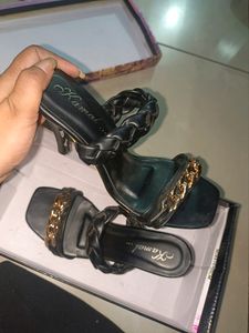 Women Black Textured Stiletto Heels with Fittings