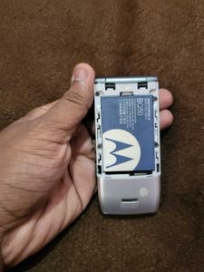 Motorola W370 Flip Phone
