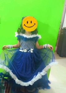 New Girls Frok White And Nevy Blue Color