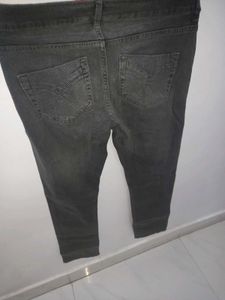 GREY SLIM FIT JEANS🤍