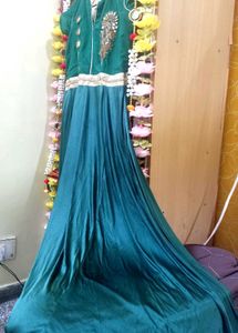 Emerald Green Evening Gown 💚🤍