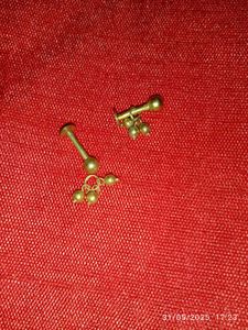 18 cr. Gold Stud Earrings.