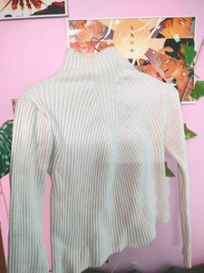 🤍Turtle Neck Top White 🤍 Cute 💕