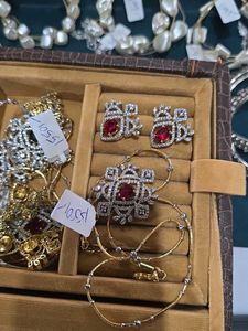 Rubia Pendant Set With Chain