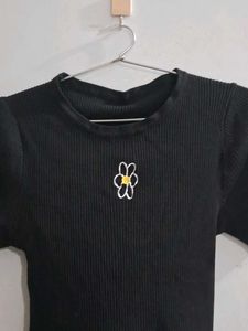 Black Ribbed Flower Tee