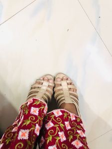 I’m Selling This Beautiful Golden Heels