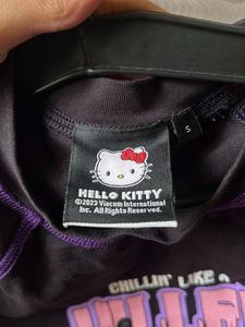 Kuromi Chillin&#39; Cropped Baby Tee