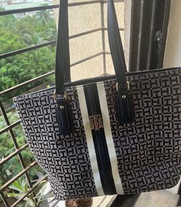 Tommy Hilfiger Brand Logo Self Design Shoulder Bag