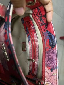 Guess Orginal Sling Bag