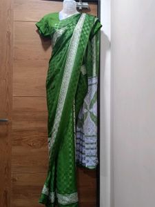 💚☘️Elegant Green Checked Saree with Blouse 💚☘️