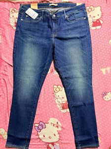 Levis Women 711 Skinny Fit Light Fade Stretchable
