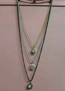 Layered Pendant Necklace Set