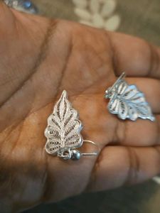 Leaf Design Silver Earrings