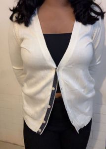Elegant Off-White Knit Cardigan (item 57)