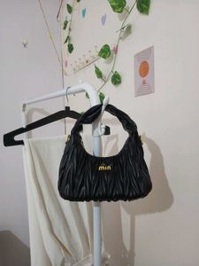 Chic Black Handbag