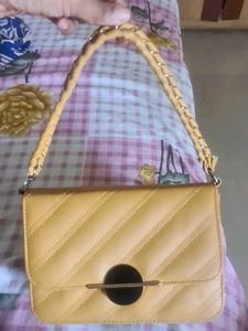 Chic Tan Handbag – Like New!
