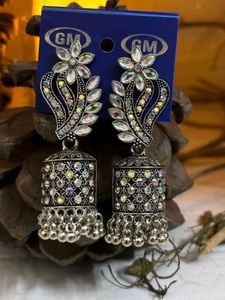 2 Pairs Of Earrings