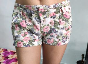Floral Shorts Slim Fit