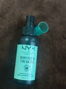 NYX Dewy Finish Setting Spray