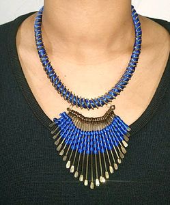Fashionable neck Piece