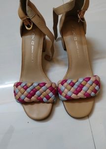 Very Pretty And Stylish Sandal That Will Look Good In Everyone Feet.