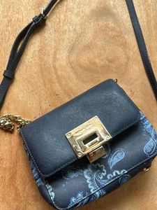Authentic Michael Kors Sling Bag ✨