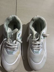 Comfortable White Sports Shoes