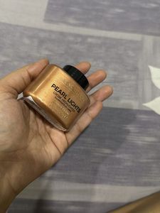 Makeup Revolution Pearl Lights Highlighter