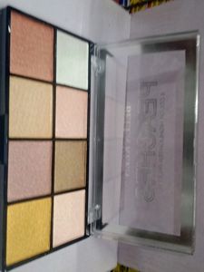 8 Colour Highlighter Palette