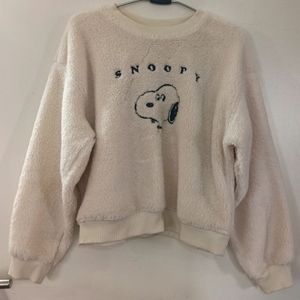 Cute Snoopy Fluffy Sweater!