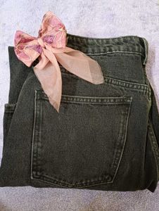 🎀High Rise Mom Jeans With Bow Clip🎀