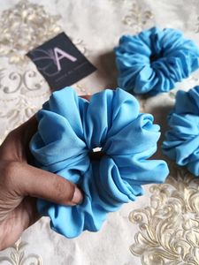 Blue Scrunchie Set 3 🆕✨