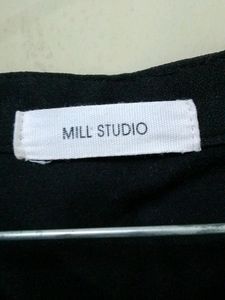 BLACK FULL SLEEVED HALF COTTON SHIRT
