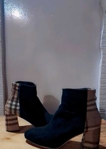 Women Solid Regular Block Boots
