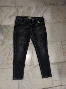Dnmx Distressed Lightly Washed Jeans